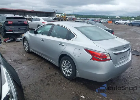 2015 Nissan Altima 2.5 S z USA, uszkodzony, nr VIN 1N4AL3AP2FN877485